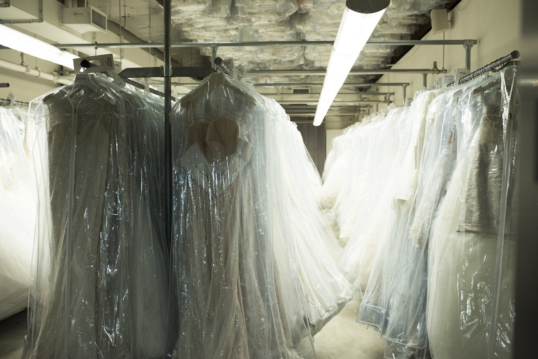 Can a yellowed wedding dress be whitened?